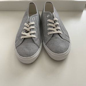 Old Navy Women’s Navy Blue and White Stripe Tennis Shoes Size 10